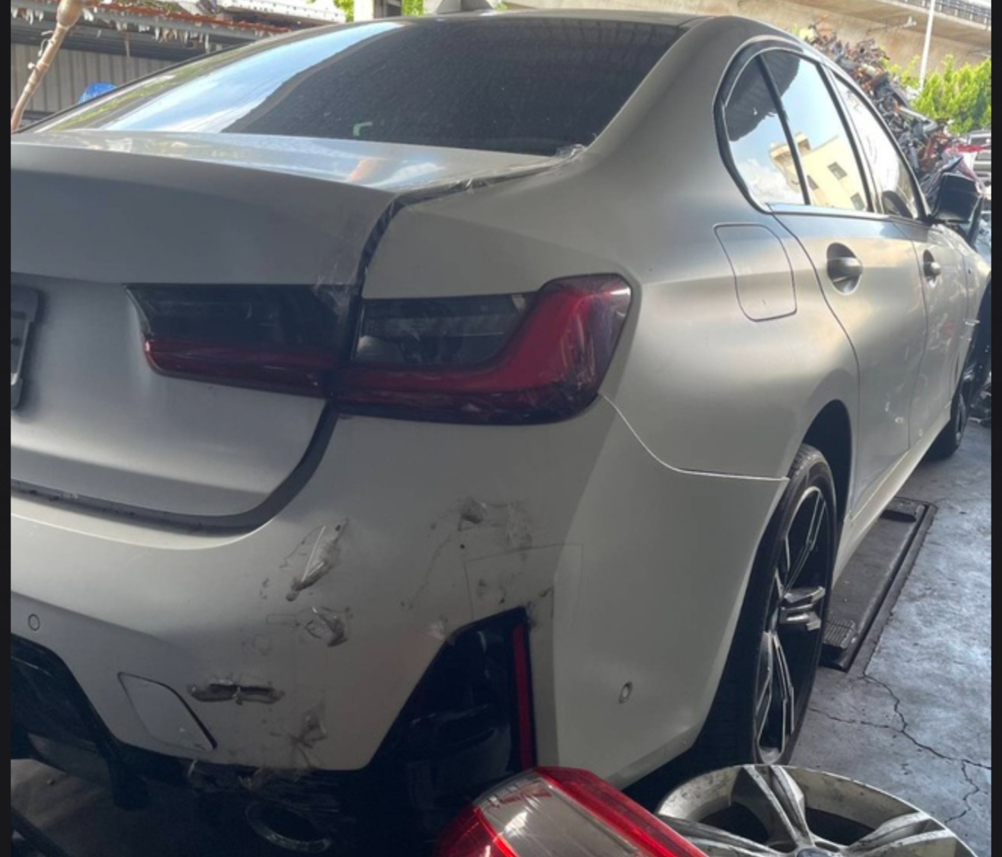 BMW 3 Series 320i 整車拆賣 二手零件照片 - Orange Garage
