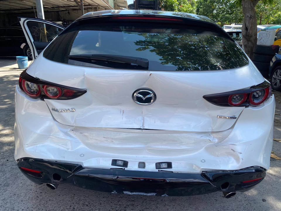 Mazda 3 2.5 SKYACTIV-G 整車拆賣 二手零件照片 - Orange Garage