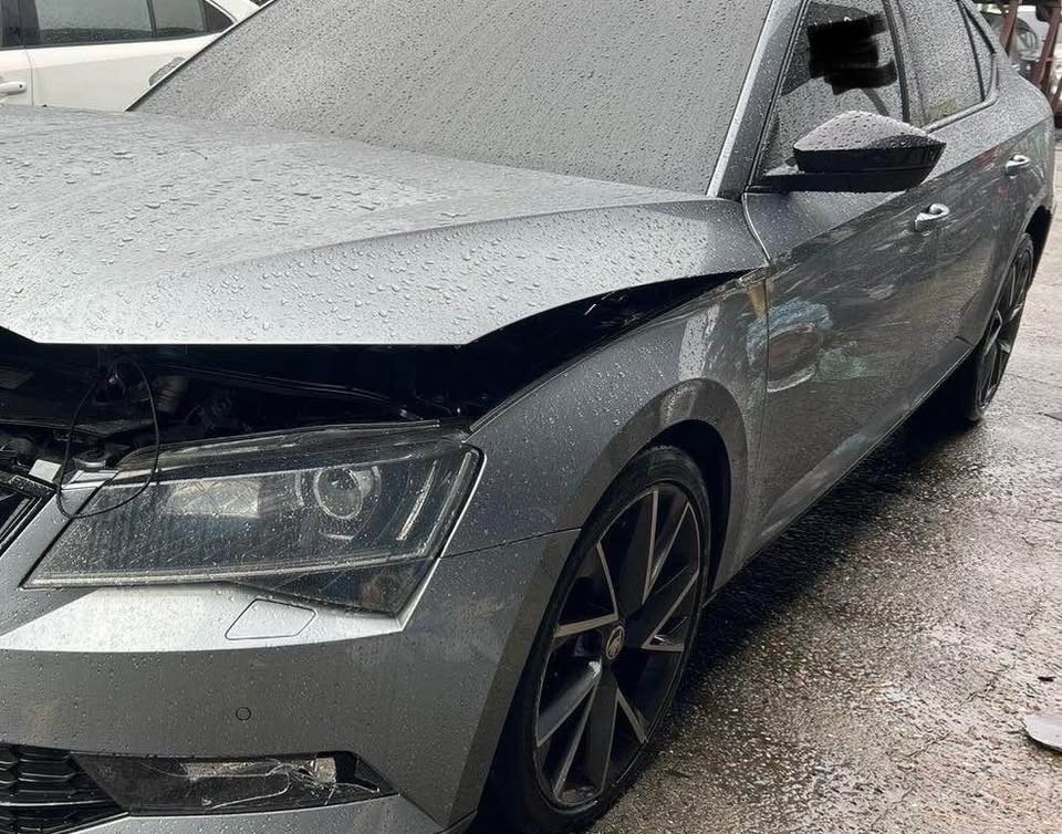 Škoda Superb 整車拆賣 二手零件照片 - Orange Garage