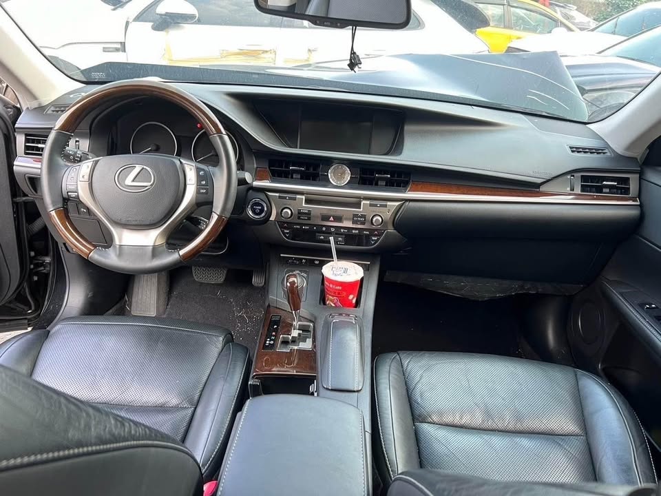 Lexus ES300h 2.5 整車拆賣 二手零件照片 - Orange Garage