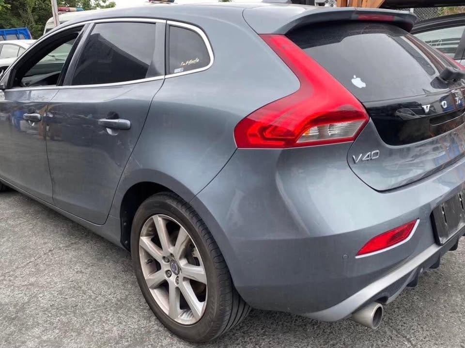 Volvo V40 Drive-E 整車拆賣 二手零件照片 - Orange Garage