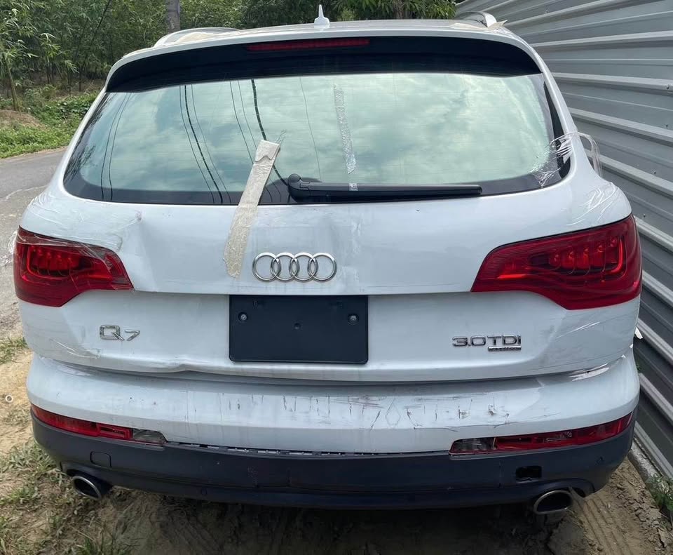 Audi Q7 3.0 TDI 整車拆賣 二手零件照片 - Orange Garage