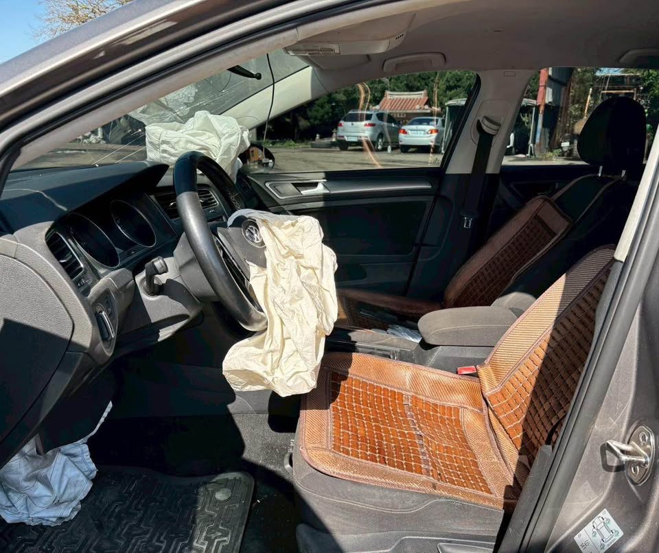 Volkswagen Golf 1.6 TDI 整車拆賣 二手零件照片 - Orange Garage