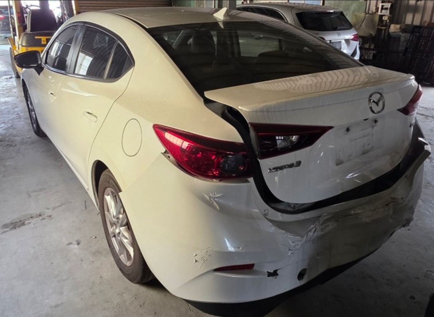 Mazda 3 4D 2.0 整車拆賣 二手零件照片 - Orange Garage