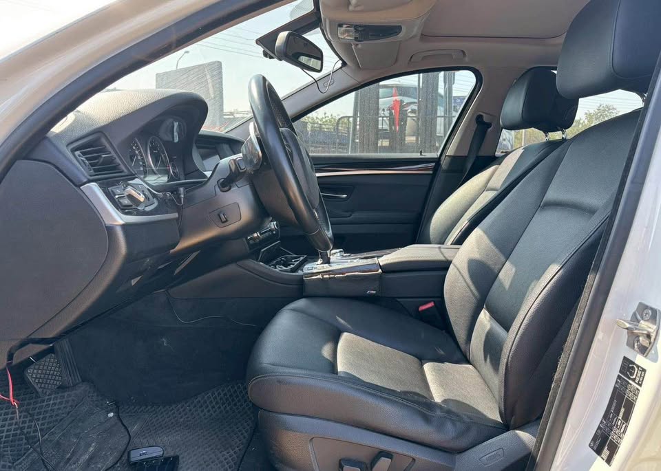 BMW 5 Series 528i 整車拆賣 二手零件照片 - Orange Garage
