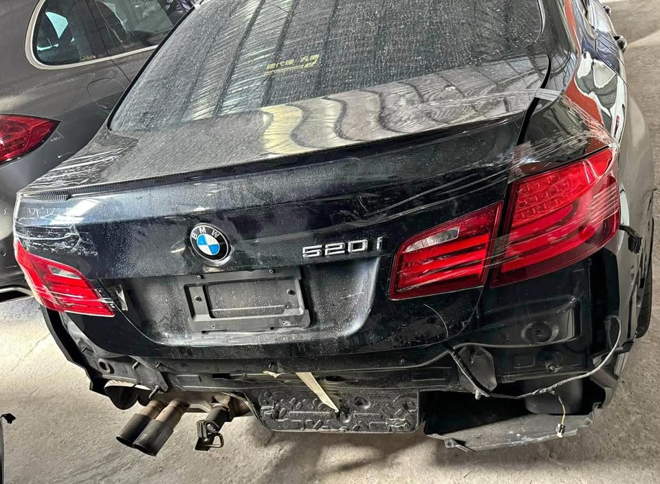 BMW 5 Series 520i 整車拆賣 二手零件照片 - Orange Garage