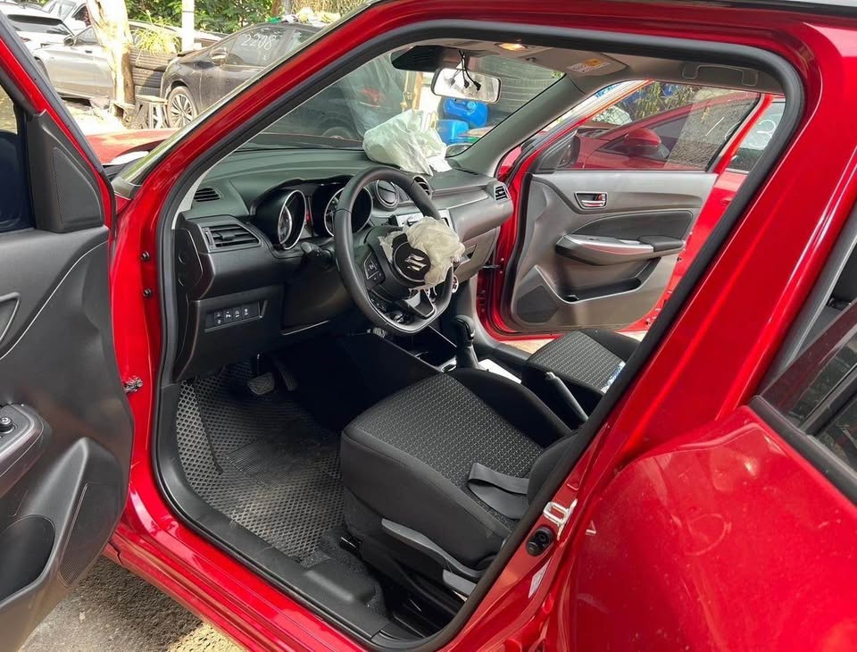 Suzuki Swift 1.2 Hybrid 整車拆賣 二手零件照片 - Orange Garage