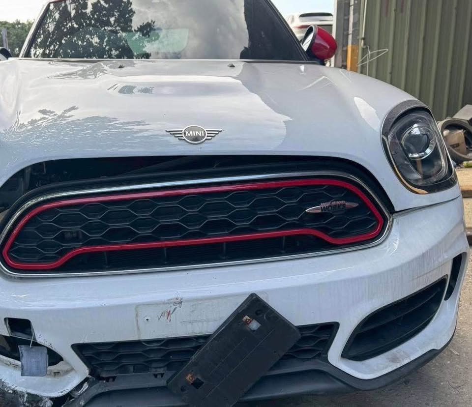 Mini Countryman 2.0 整車拆賣 二手零件照片 - Orange Garage