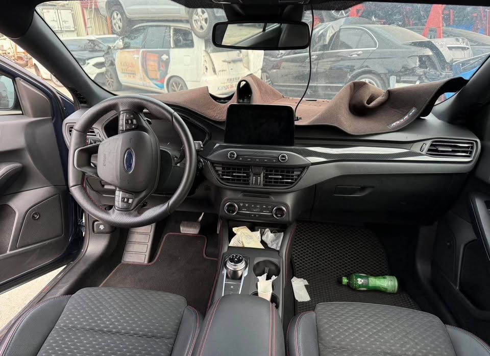 Ford Focus ST-Line 1.5 整車拆賣 二手零件照片 - Orange Garage