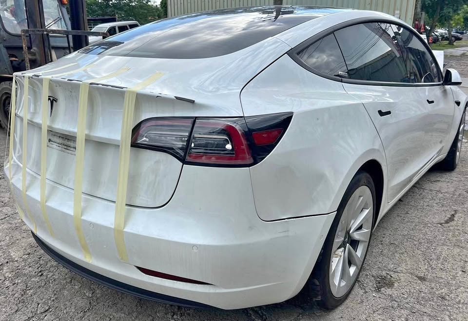 Tesla Model 3 RWD 整車拆賣 二手零件照片 - Orange Garage