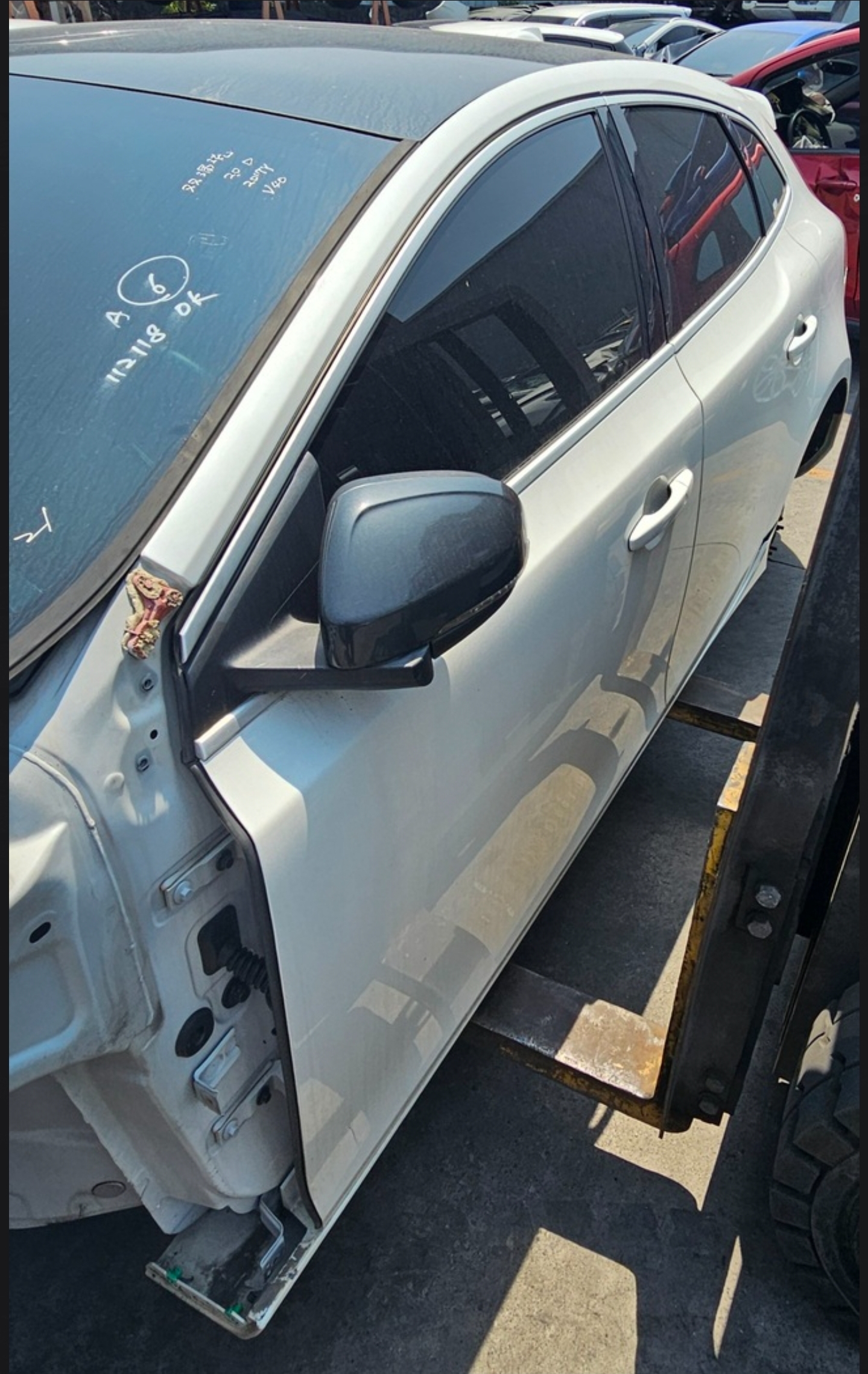 Volvo V40 D4 整車拆賣 二手零件照片 - Orange Garage