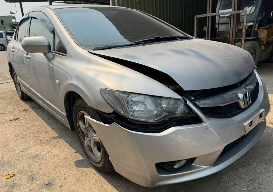 Honda Civic 1.8 整車拆賣 二手零件照片 - Orange Garage