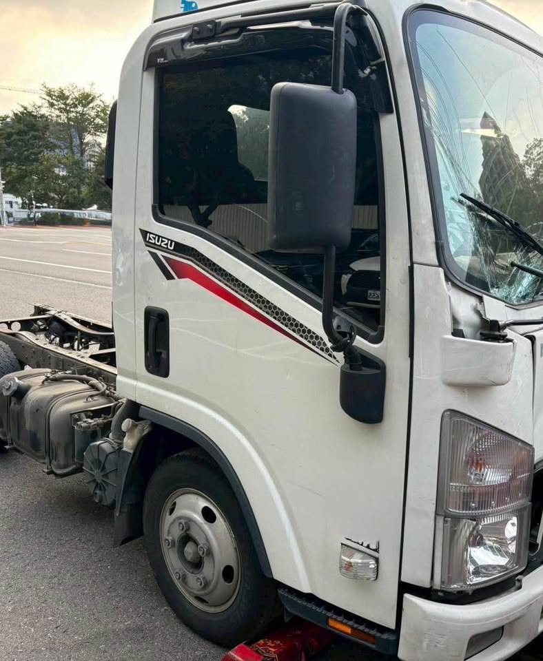 Isuzu Elf Euro 5 整車拆賣 二手零件照片 - Orange Garage