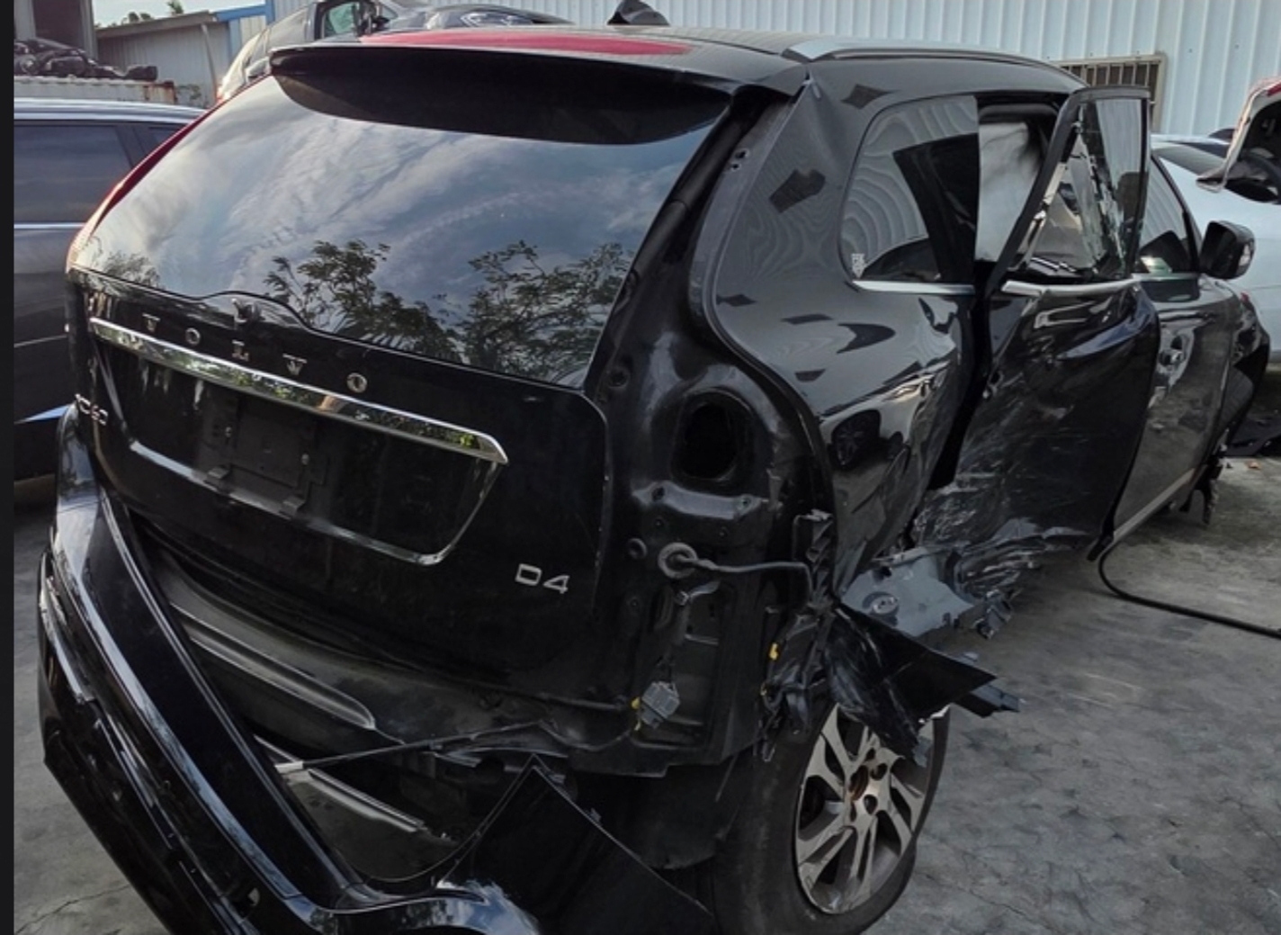 Volvo XC60 D4 整車拆賣 二手零件照片 - Orange Garage