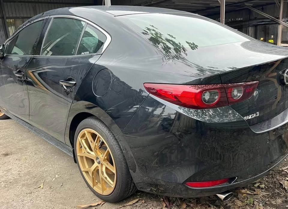 Mazda 3 整車拆賣 二手零件照片 - Orange Garage