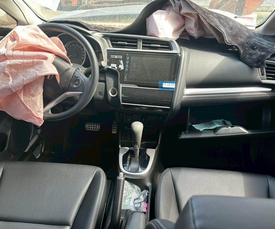 Honda Fit 1.5 整車拆賣 二手零件照片 - Orange Garage