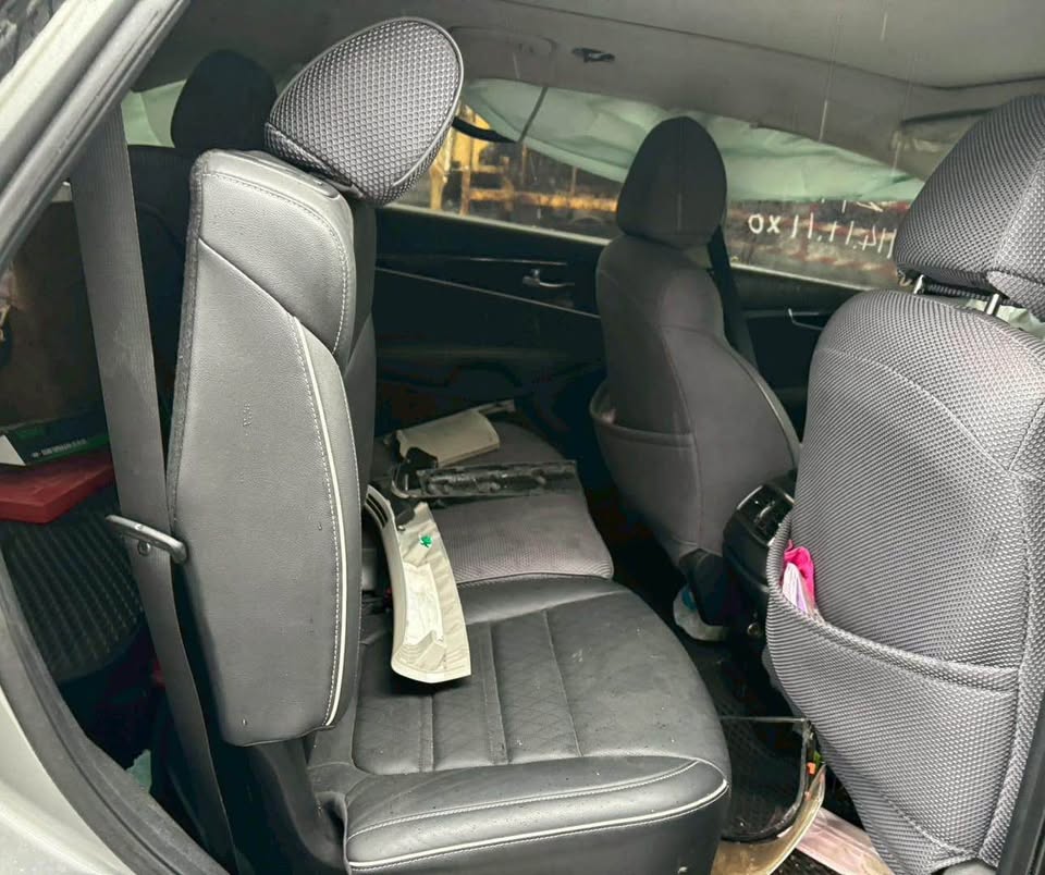 Kia Sorento 2.2 整車拆賣 二手零件照片 - Orange Garage