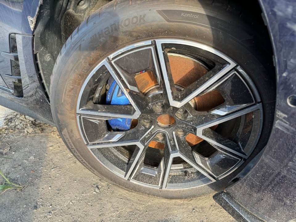 BMW I4 整車拆賣 二手零件照片 - Orange Garage