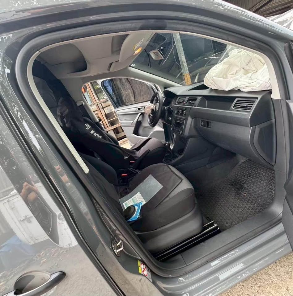 Volkswagen Caddy 2.0 整車拆賣 二手零件照片 - Orange Garage