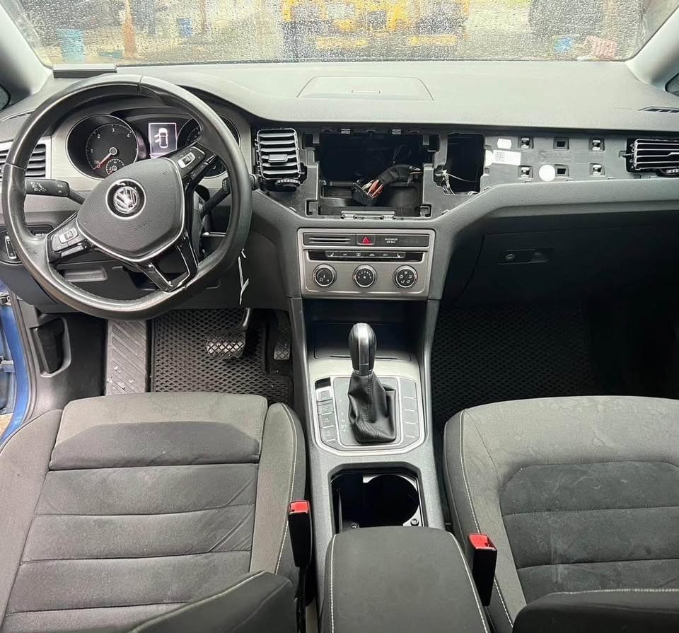 Volkswagen Golf Sportsvan 1.6 TDI 整車拆賣 二手零件照片 - Orange Garage