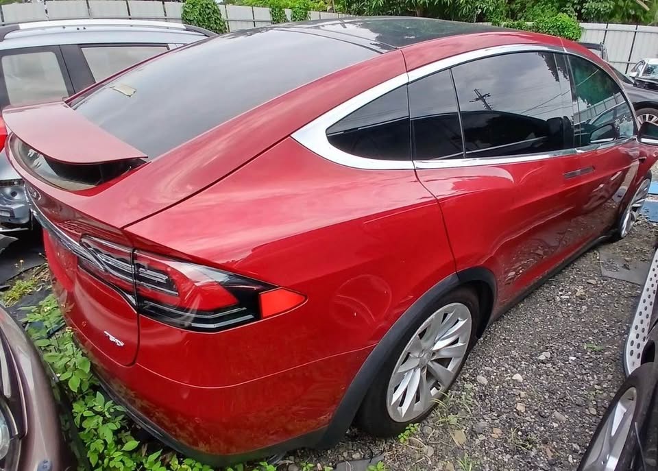 Tesla Model X Long Range 整車拆賣 二手零件照片 - Orange Garage