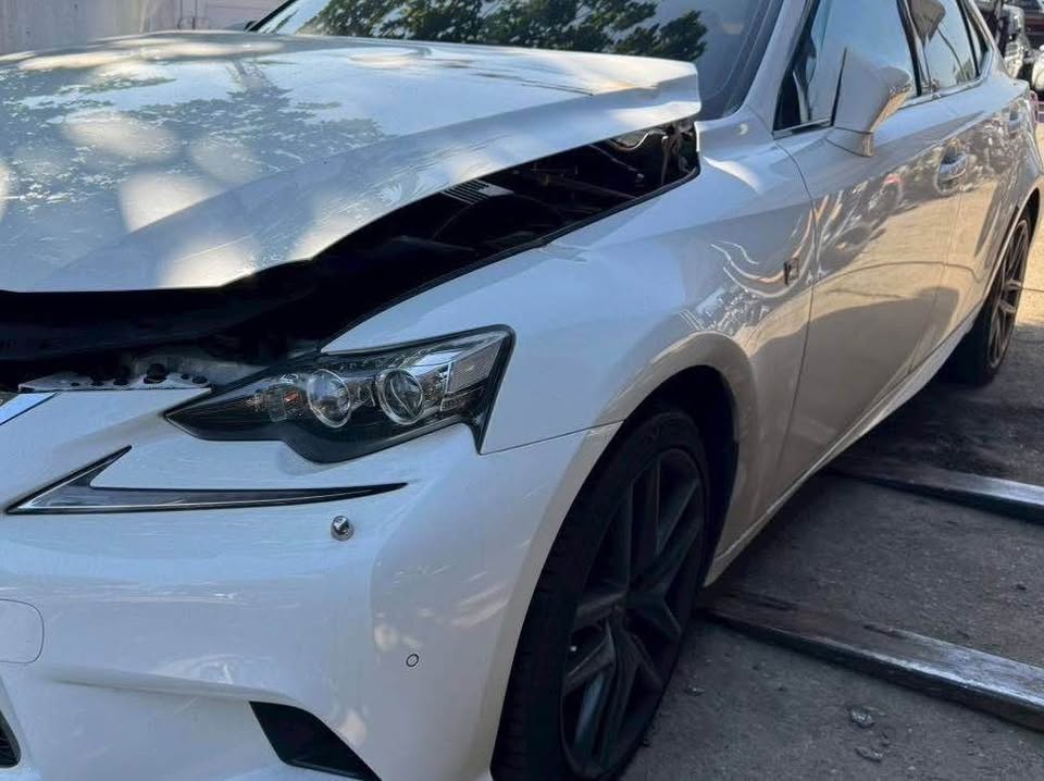 Lexus IS300h F SPORT 整車拆賣 二手零件照片 - Orange Garage