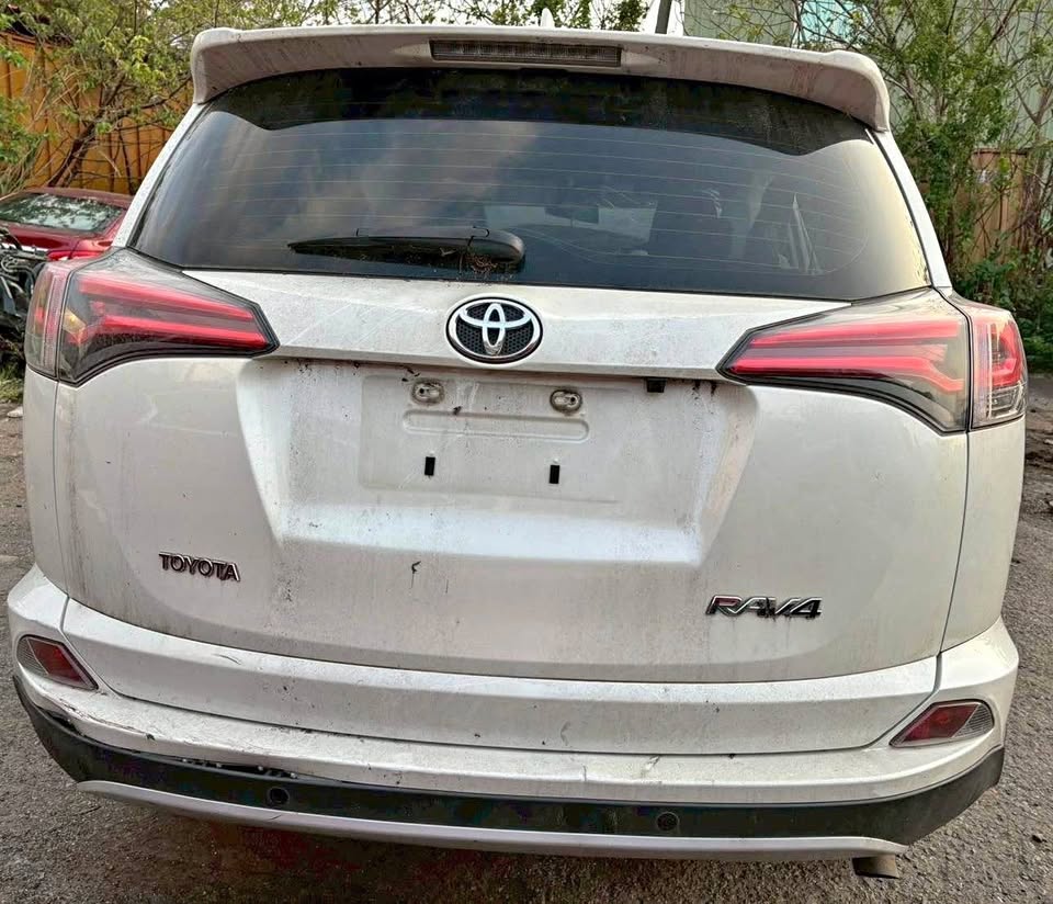 Toyota RAV4 2.5 整車拆賣 二手零件照片 - Orange Garage