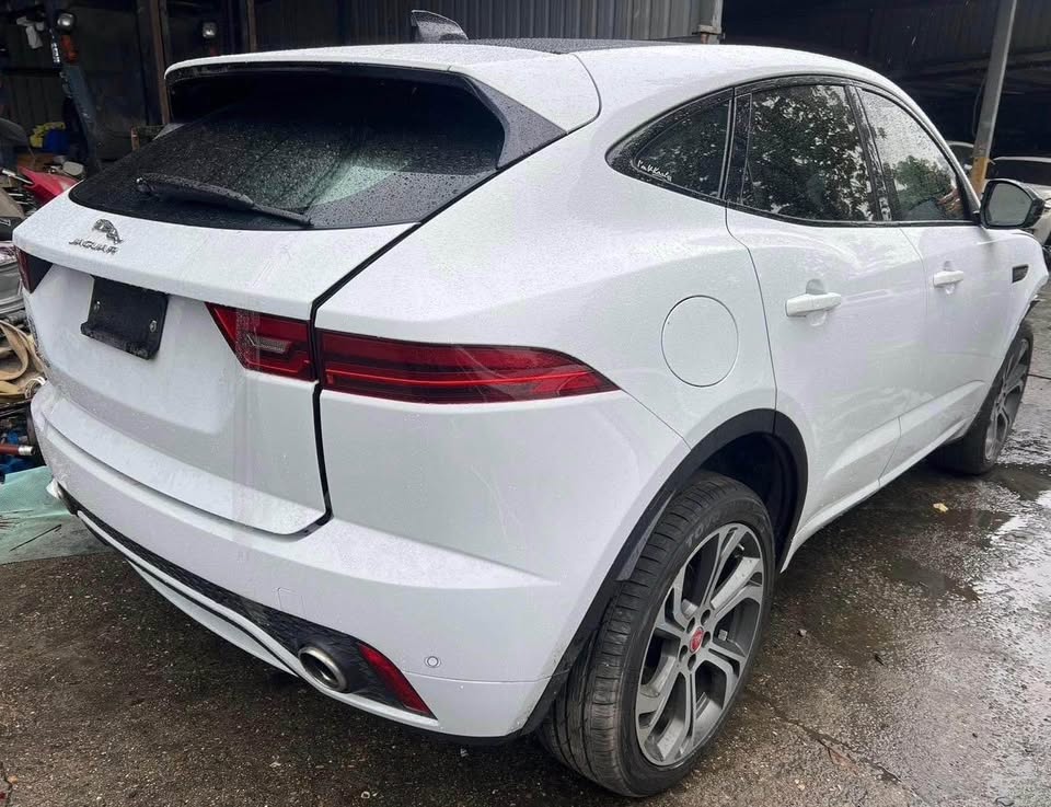 Jaguar E-Pace 2.0 整車拆賣 二手零件照片 - Orange Garage