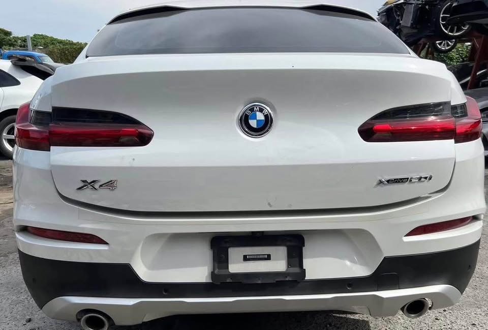 BMW X4 xDrive30i 整車拆賣 二手零件照片 - Orange Garage