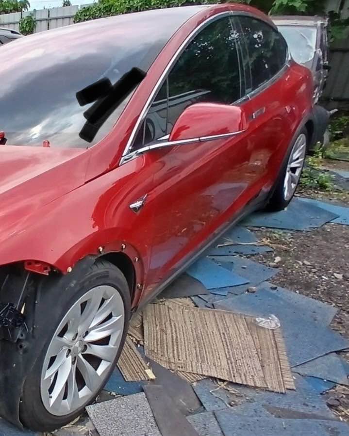 Tesla Model X Long Range 整車拆賣 二手零件照片 - Orange Garage