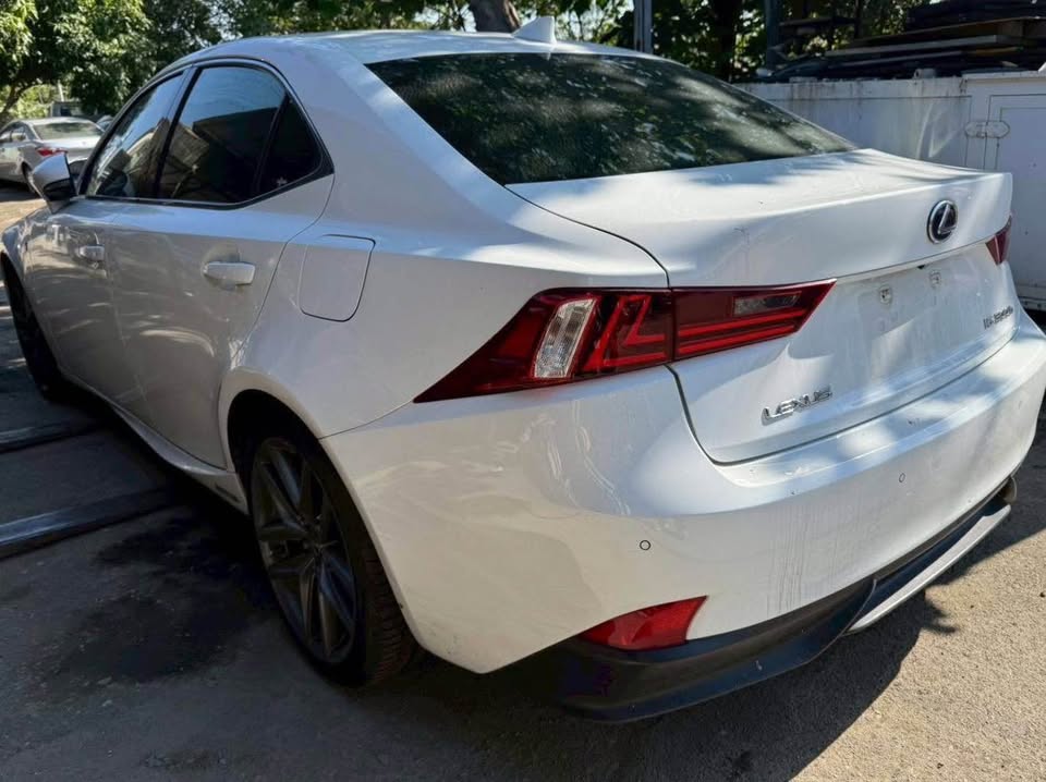 Lexus IS300h F SPORT 整車拆賣 二手零件照片 - Orange Garage