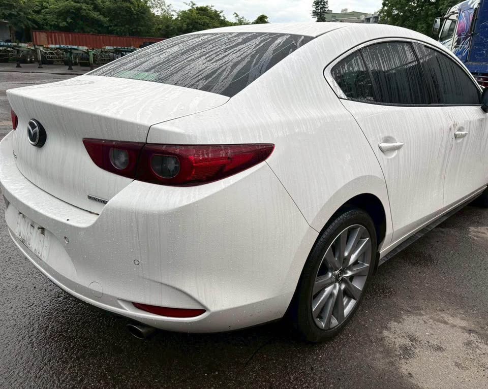Mazda 3 2.0 Sedan 整車拆賣 二手零件照片 - Orange Garage