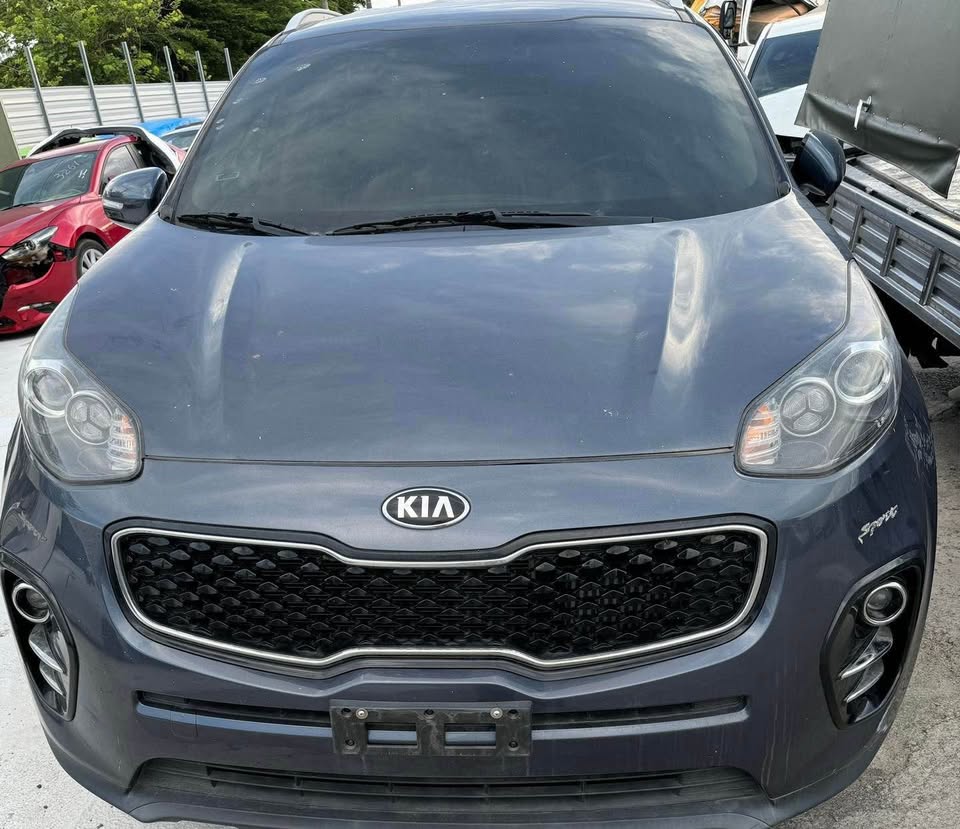 Kia Sportage 2.0 整車拆賣 二手零件照片 - Orange Garage