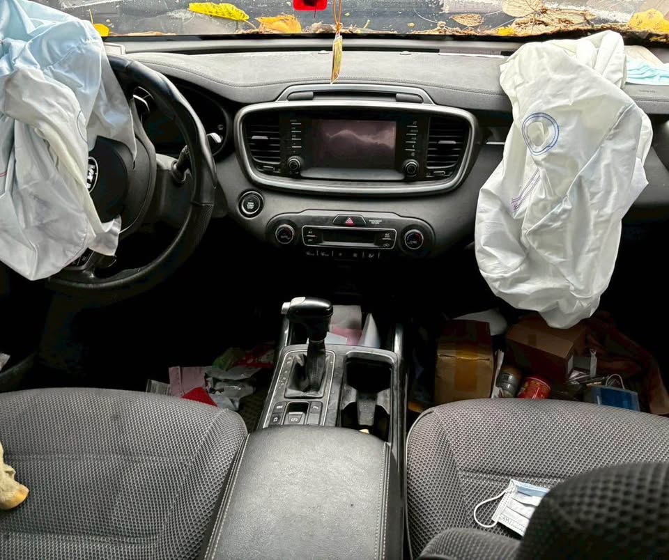 Kia Sorento 2.2 整車拆賣 二手零件照片 - Orange Garage