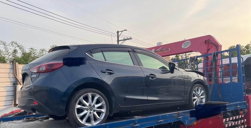 Mazda 3 2.0 整車拆賣 二手零件照片 - Orange Garage