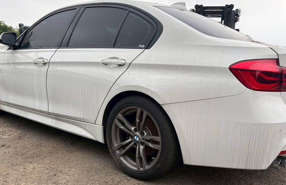 BMW 3 Series 320i 整車拆賣 二手零件照片 - Orange Garage