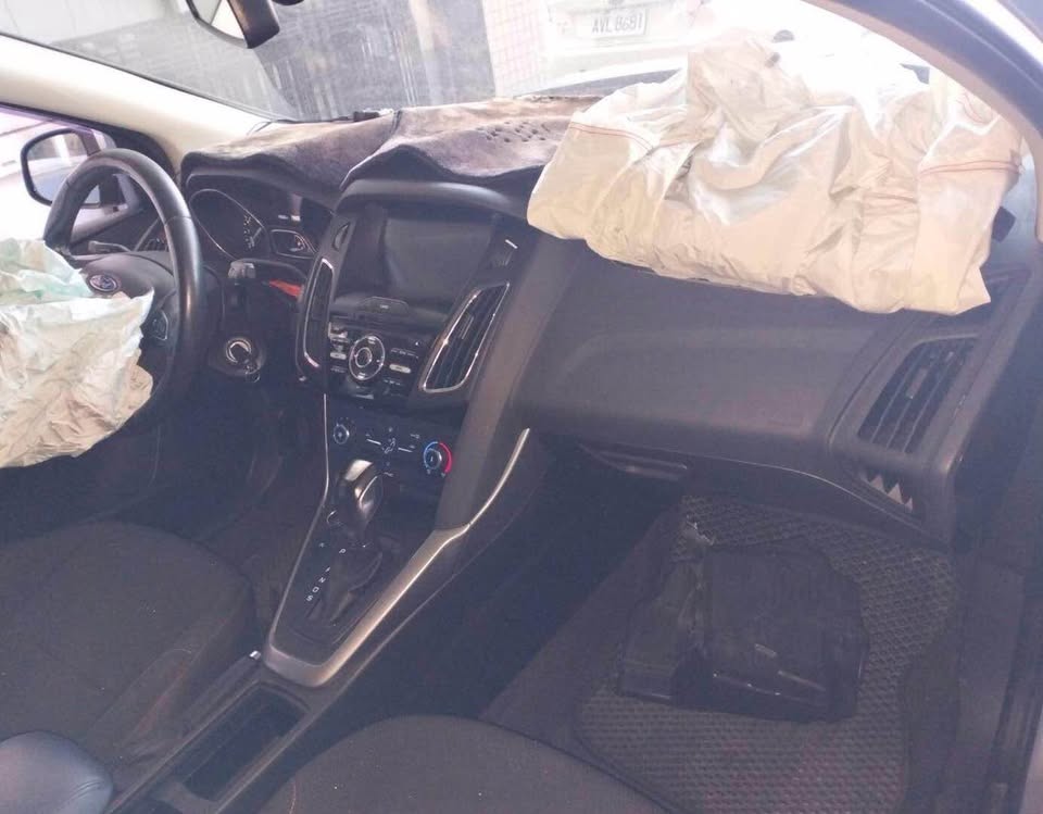 Ford Focus 1.5 整車拆賣 二手零件照片 - Orange Garage