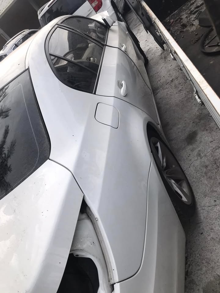 BMW 5 Series 528i 整車拆賣 二手零件照片 - Orange Garage