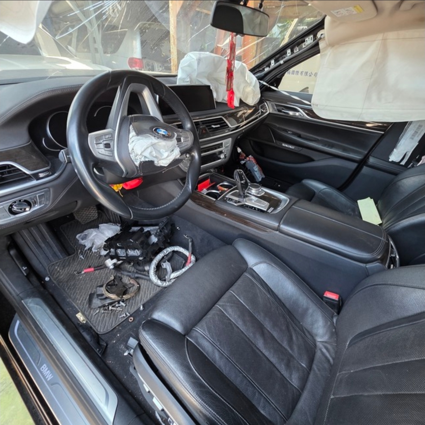 BMW 7 Series 730d 整車拆賣 二手零件照片 - Orange Garage