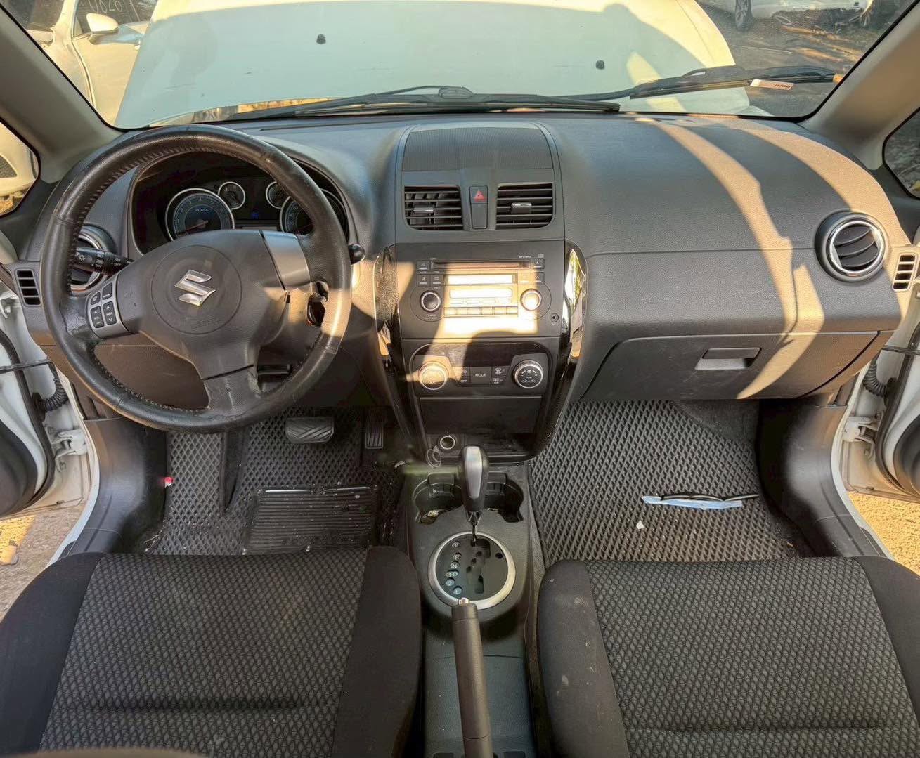 Suzuki SX4 2.0 J20A 整車拆賣 二手零件照片 - Orange Garage