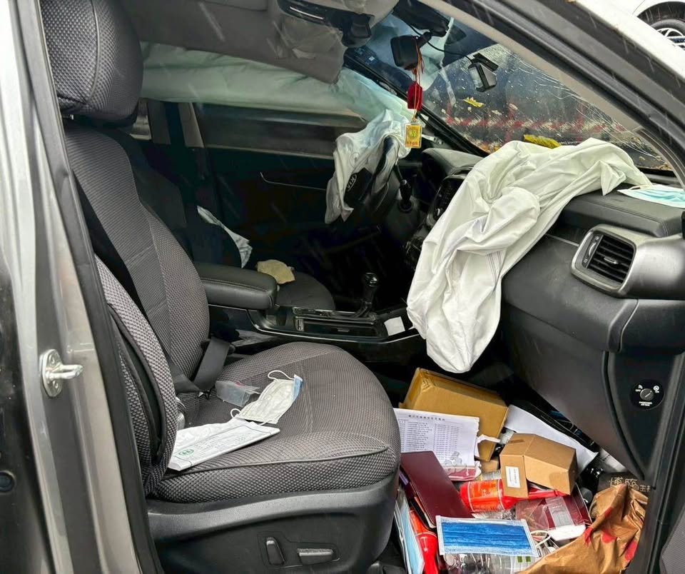 Kia Sorento 2.2 整車拆賣 二手零件照片 - Orange Garage