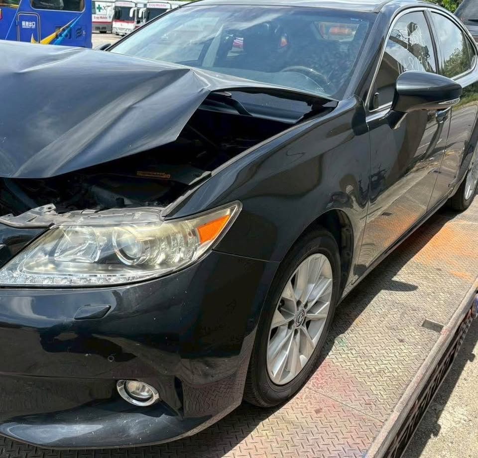 Lexus ES300h 2.5 整車拆賣 二手零件照片 - Orange Garage