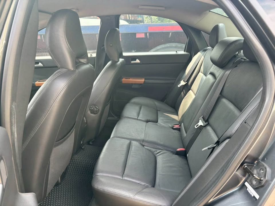 Volvo S40 2.0 整車拆賣 二手零件照片 - Orange Garage