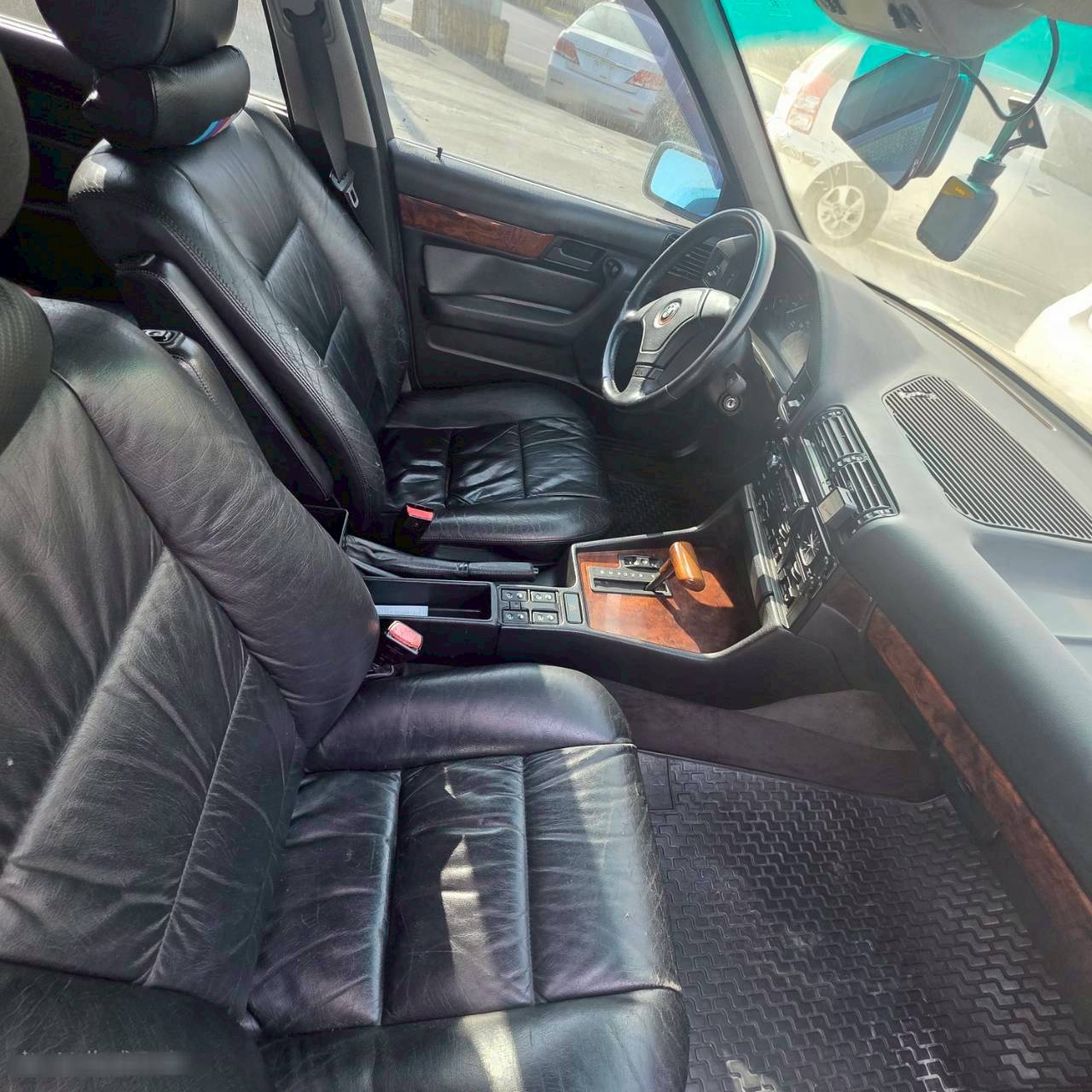 BMW 5 Series 525i 整車拆賣 二手零件照片 - Orange Garage
