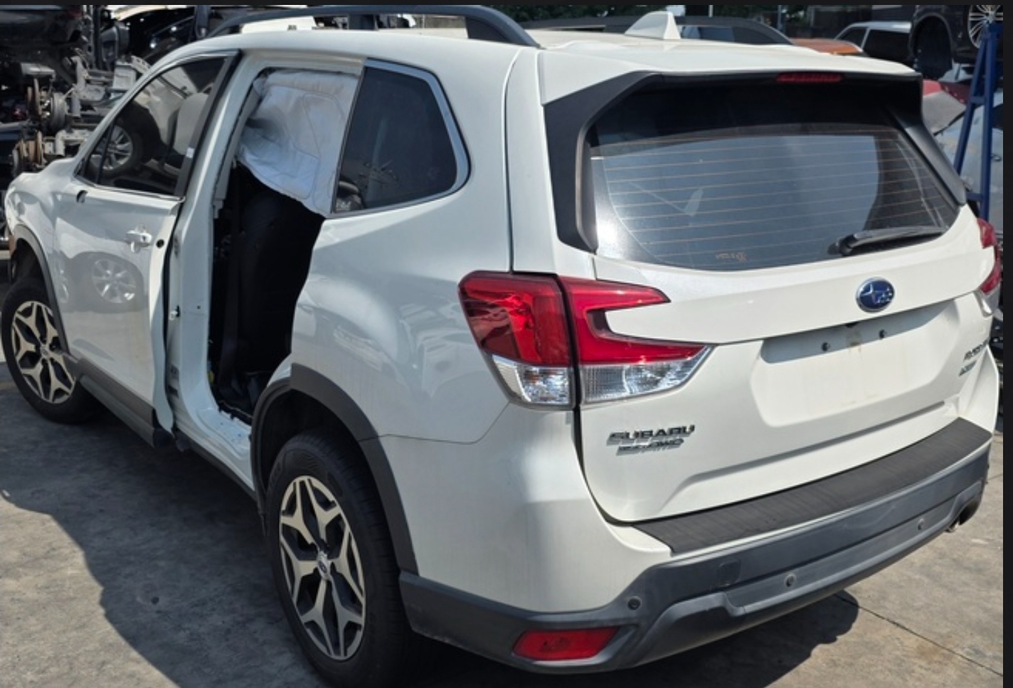 Subaru Forester 2.0 整車拆賣 二手零件照片 - Orange Garage