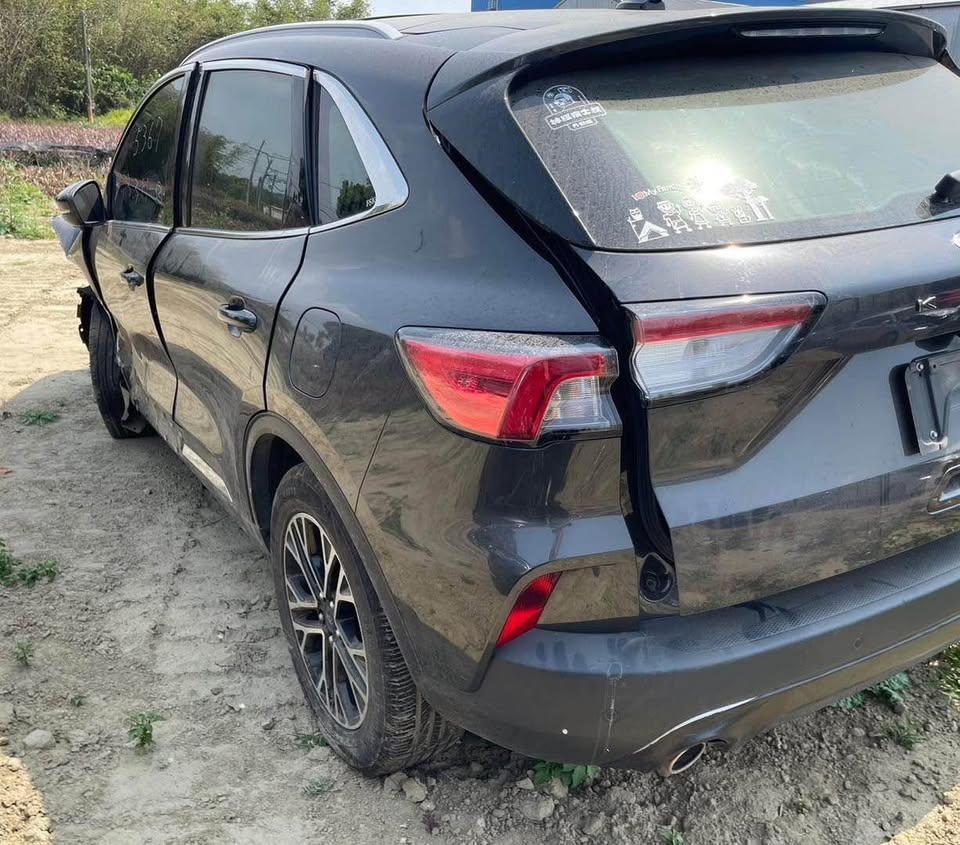 Ford Kuga 1.5 整車拆賣 二手零件照片 - Orange Garage