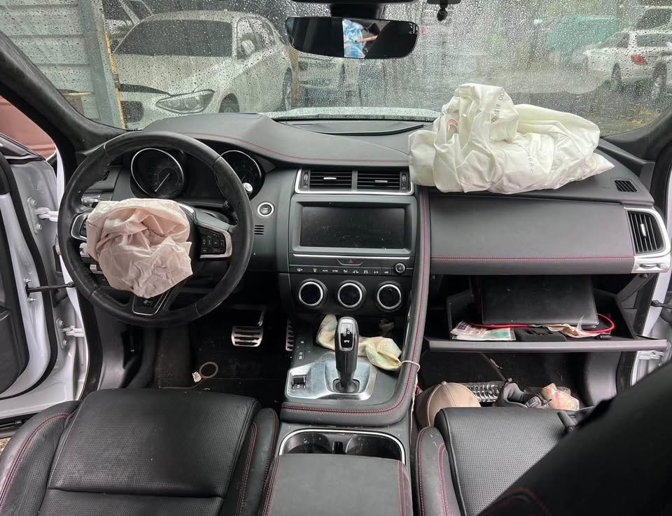 Jaguar E-Pace 2.0 整車拆賣 二手零件照片 - Orange Garage