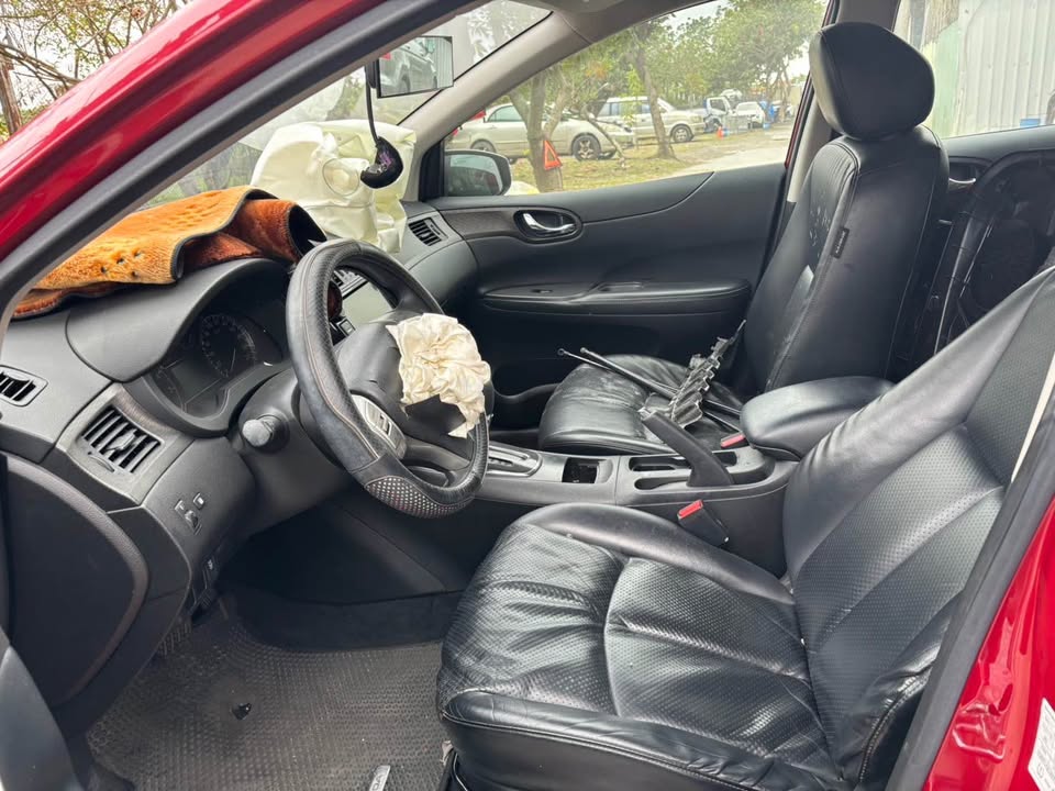 Nissan Tiida 1.6 整車拆賣 二手零件照片 - Orange Garage