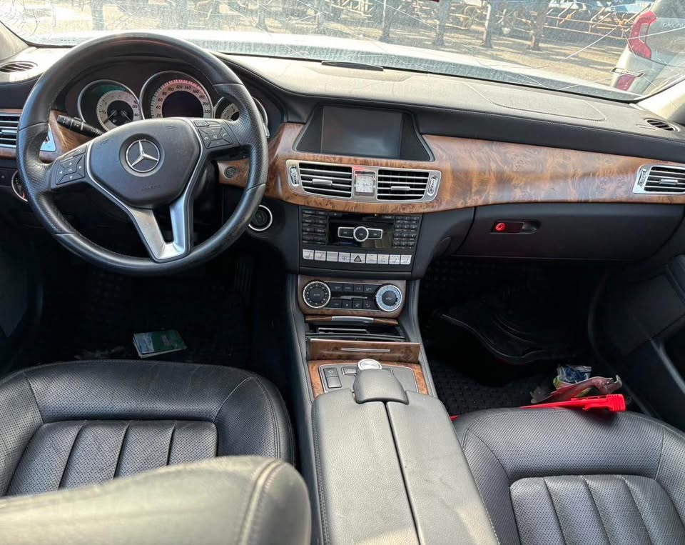Mercedes-Benz CLS CLS 350 整車拆賣 二手零件照片 - Orange Garage