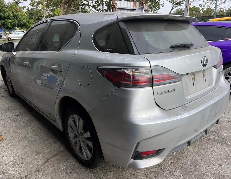 Lexus CT200h 1.8 整車拆賣 二手零件照片 - Orange Garage